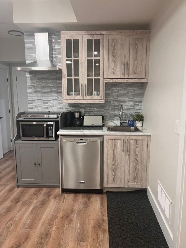 Furnished Basement in West Bedford! (Available immediately) Long Term