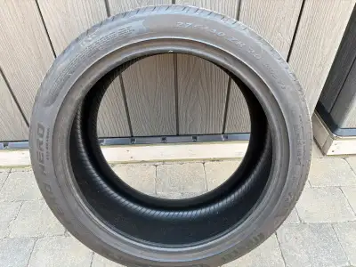 I am selling a Perelli P Zero 275/40ZR20 tire, perfect for high-performance vehicles. This tire offe...