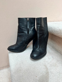 Ladies size 9 leather boots