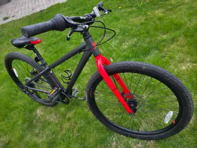26" hybrid bicycle for 4'10" - 5'3" person, View more