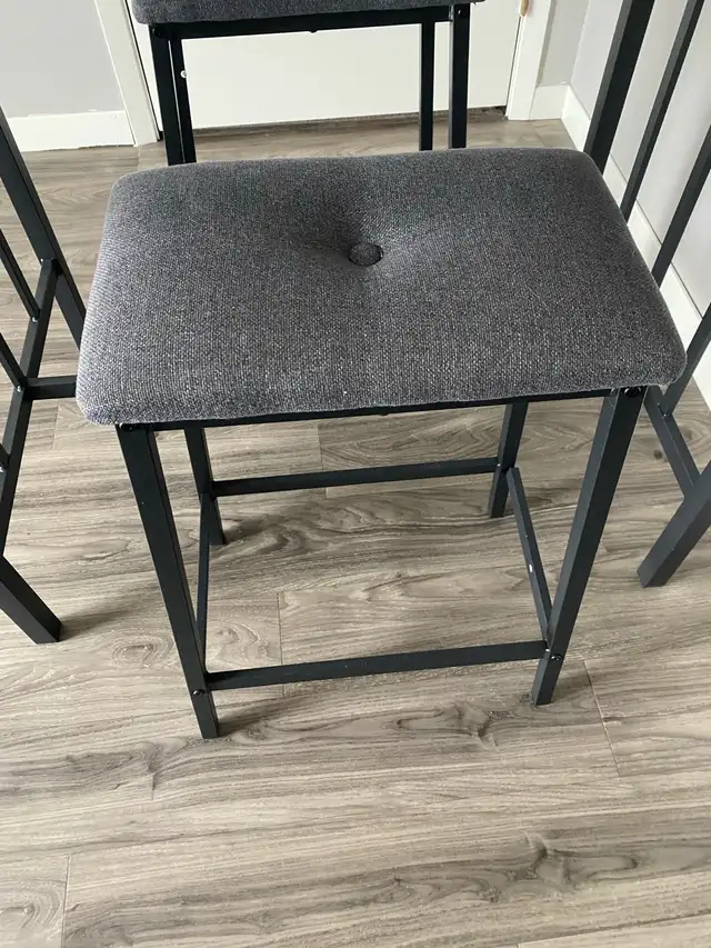 High Top Dining Table Set in Dining Tables & Sets in Moncton - Image 3