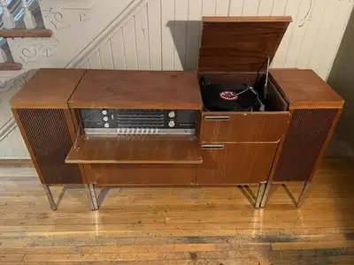 We are selling our antique teak mid-century credenza with integrated Gerrard turntable , Blaupunkt r...