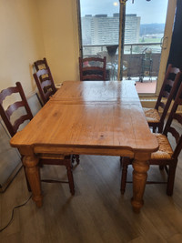 REAL SOLID OAK WOOD DINING TABLE AND 6 RATTAN CHAIRS + 2 LEAFS