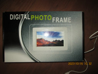 CADRE PHOTO NUMERIQUE **DIGITAL PHOTO FRAME** 7"