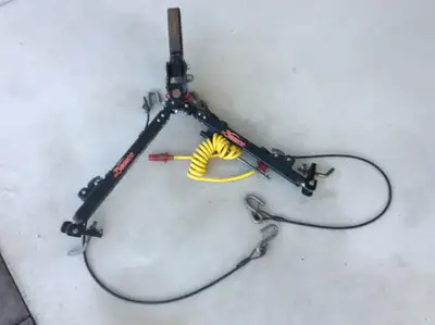 Self Aligning tow bar with easy trigger release. 6000lb capacity and includes optional lighting cabl...