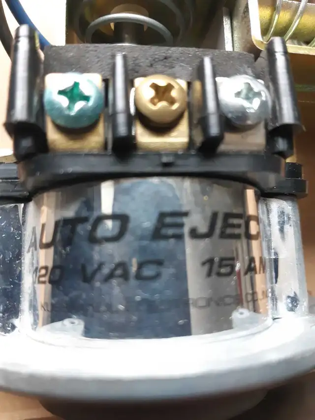 prise AC 120V 15Amps auto eject in Electrical in Trois-Rivières - Image 5