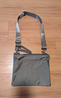 Brand New Roots Purse