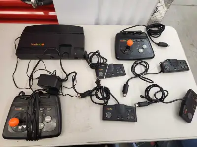 Dive into retro gaming with this NEC TurboGrafx 16 console. This is a used console that comes with t...