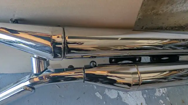 2010 Suzuki boulevard C50 OEM Exhaust Pipes in Motorcycle Parts & Accessories in Markham / York Region - Image 9