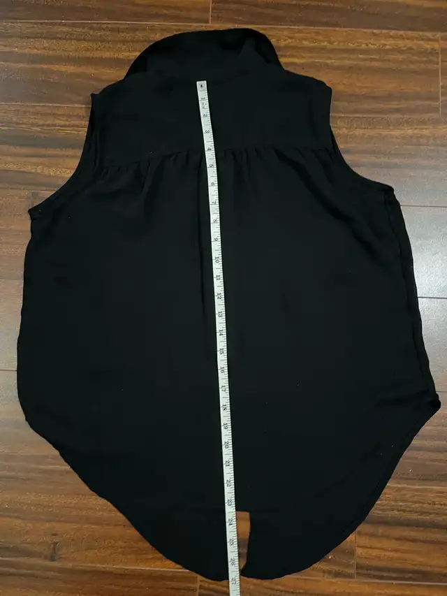 Express women’s extra small blouse, sleeveless button down black in Women's - Tops & Outerwear in Oshawa / Durham Region - Image 9