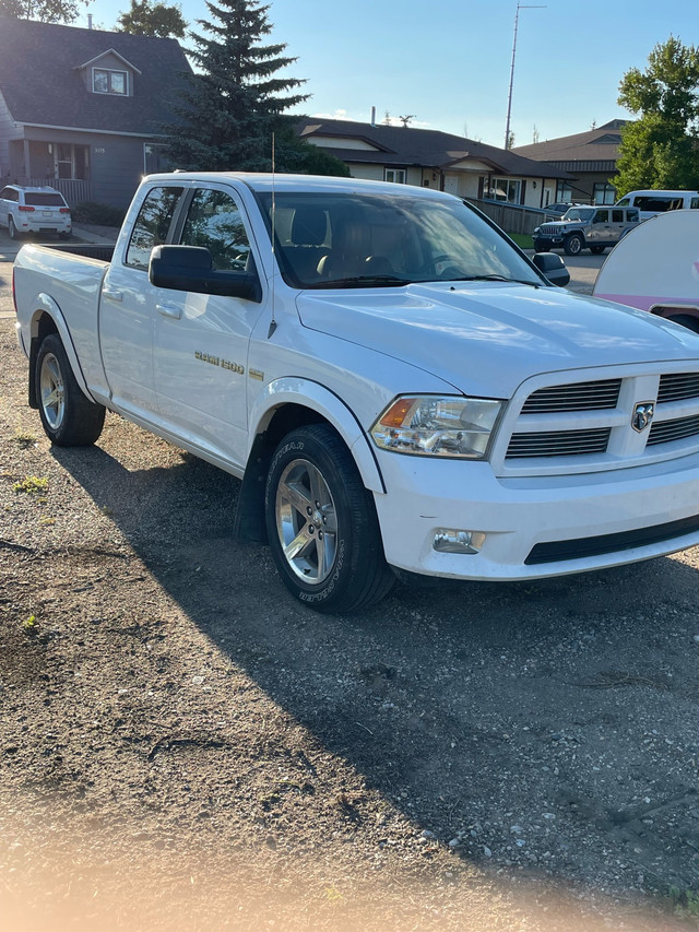 2011 dodge 1500 in Cars & Trucks in Saskatoon - Image 2