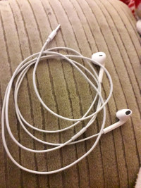 NEW Apple Headphones from IPod - 3.5 jack. ×2 & Lightning Cable