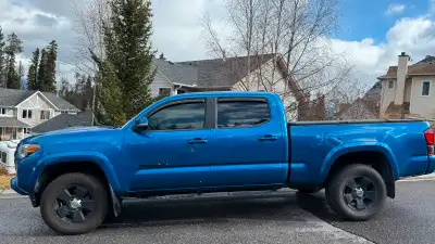 Excellent condition. Leather seats Nav system Moon roof Tonneau cover Back up camera Blind spot warn...