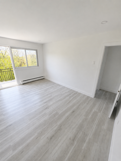 4½ rénové à louer - fully renovated for rent - NDG (Grand Blvd), View more