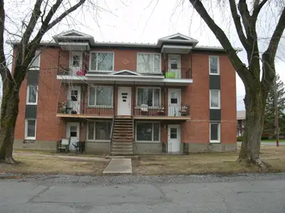 5 1/2 for rent in BEDFORD- 780$/mo
