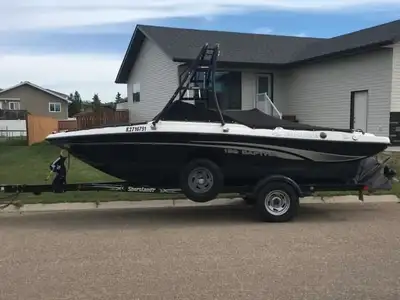 2009 Rinker 186 Captiva Boat has a 4.3L Penta Volvo engine, approx 140 hours. Has a Motorguide W75 t...