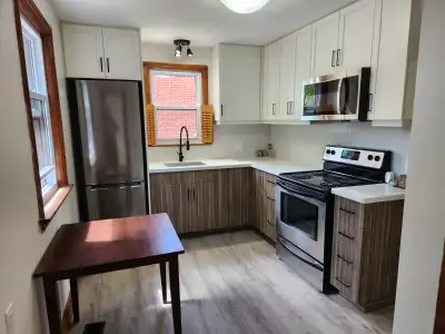 Renovated 4-bedroom, 1-bath unit in a duplex, backs onto Park