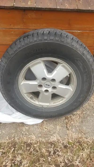 Utilise ( 1 ) Ete / Used ( 1 ) Summer ( 4x ) 255/70R16 Monté et prêt pour l’installation / Mounted a...