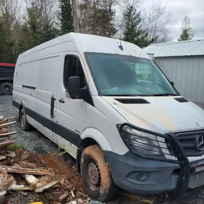 2014, 2500, long wheel base, high roof, good tires, divider with window between the seats and cargo...