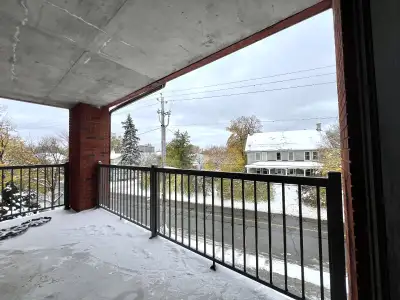 Available - July 01, 2026 1 Room Available - Close to Downtown Ottawa. Ideal for Students & Young Pr...