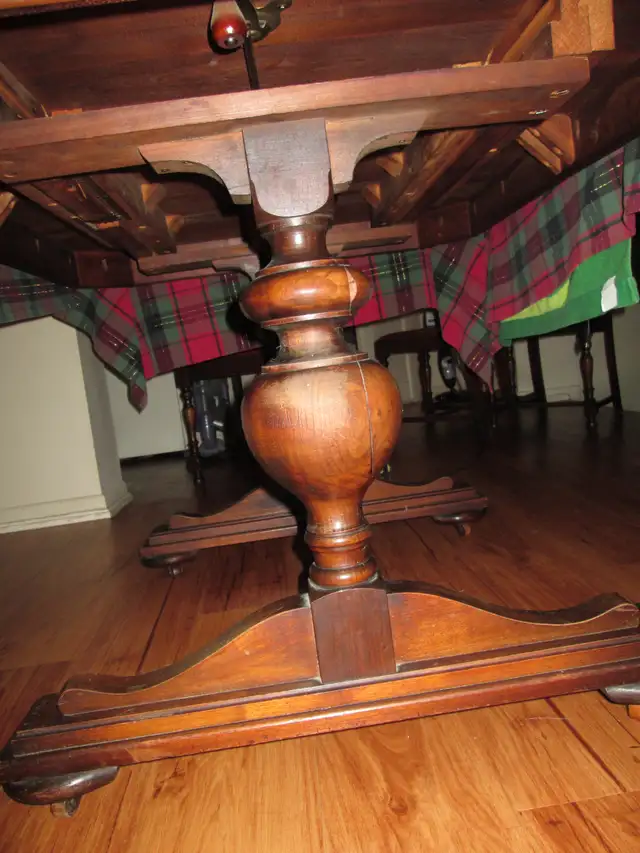 1920s-1930s Antique Black Maple Dining Room Suite in Dining Tables & Sets in Hamilton - Image 6