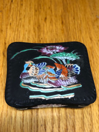 Ceramic Lotus Flower & Birds Trinket Box Qianlong family rose st