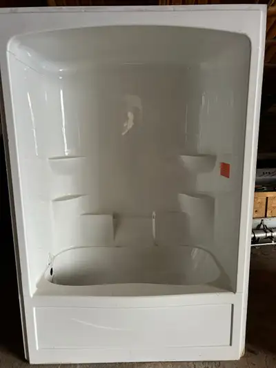 Mirolin Liberty tub for sale (damaged), View more
