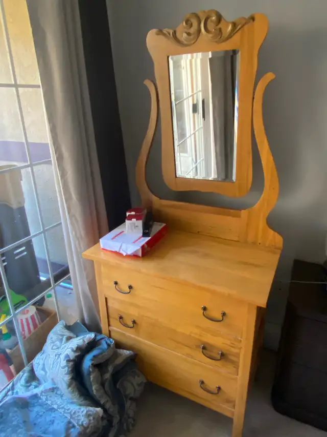 antique dresser with mirror in Dressers & Wardrobes in Penticton - Image 2