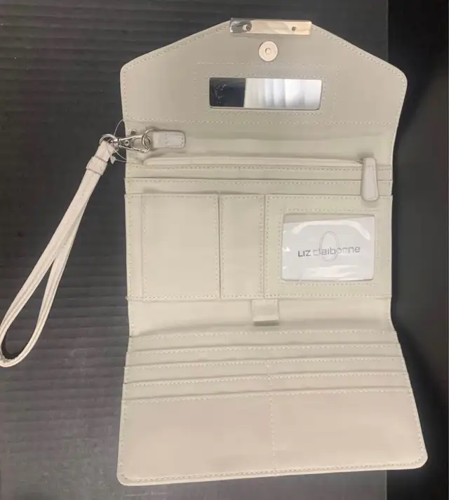 Liz Claiborne Clutch/Wristlet (Brand New) in Women's - Bags & Wallets in Barrie - Image 4