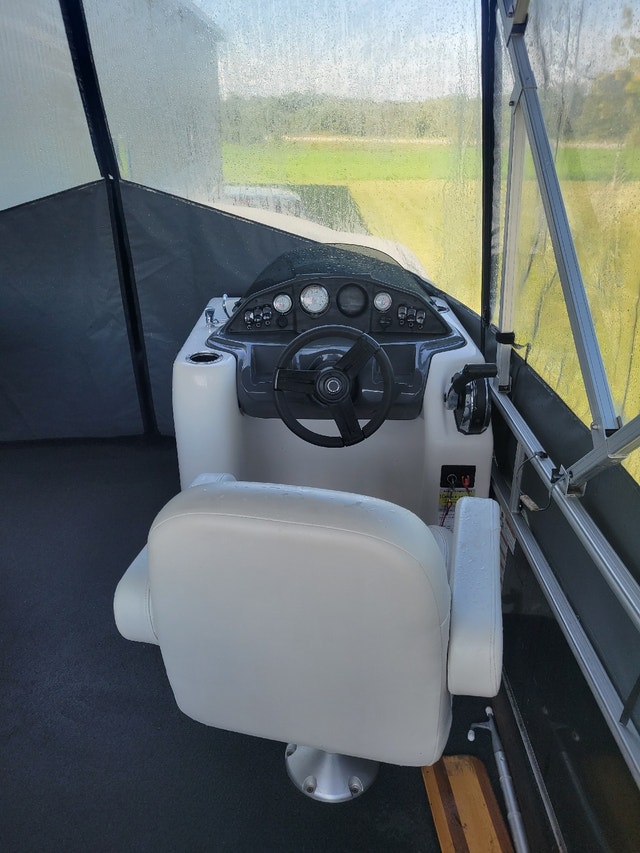 2014 20ft Legend Pontoon Powerboats & Motorboats Kingston Kijiji