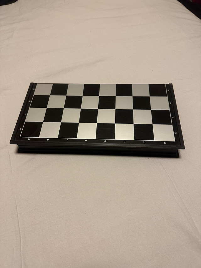 CHESS AND CHECKERS MAGNETIC PLAYING BOARD in Toys & Games in City of Toronto - Image 4