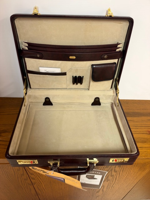 Leather Bugatti Briefcase602772180798033921