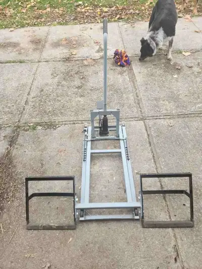 ATV, riding lawnmower, or quad lift. Good condition. Works perfectly. Selling for my brother-in-law...
