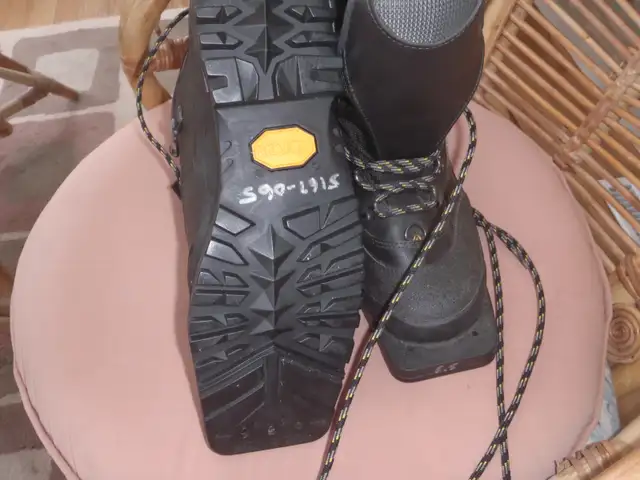 CROSS COUNTRY BOOTS for BACK COUNTRY in Ski in Dartmouth - Image 4