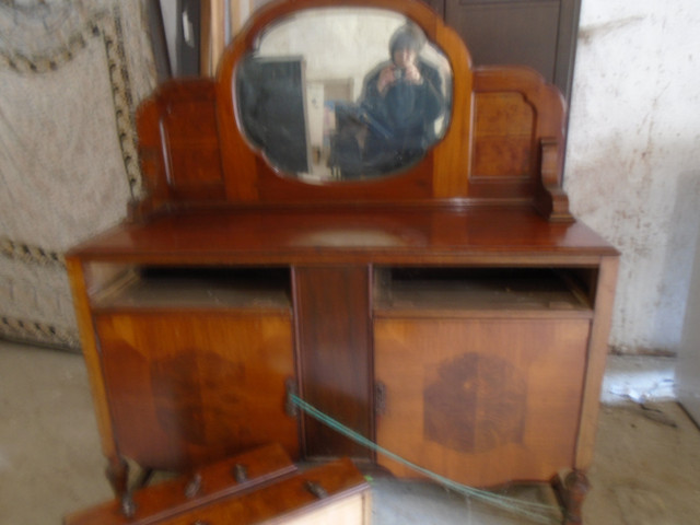 Birds Eye Maple Vintage Antique Bureau Hutch Side Board in Hutches & Display Cabinets in Parksville / Qualicum Beach