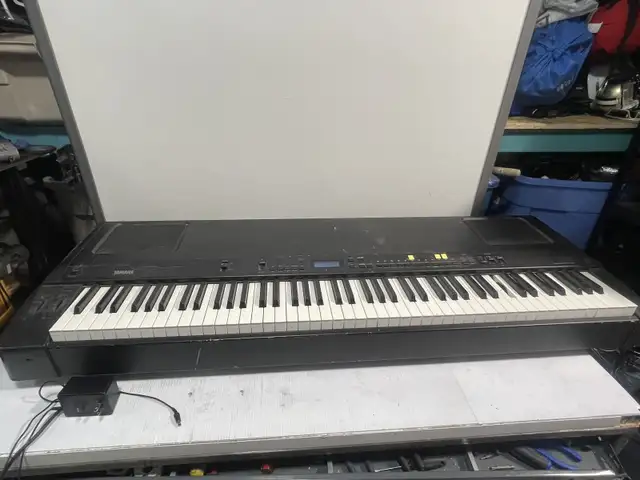 Yamaha Keyboard in Pianos & Keyboards in City of Montréal - Image 2