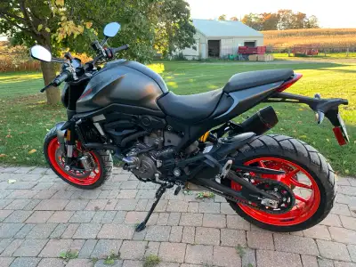 2022 Ducati Monster 937 Plus SC project slip on muffler new battery Upgraded tires 4950 kms $10900.0...