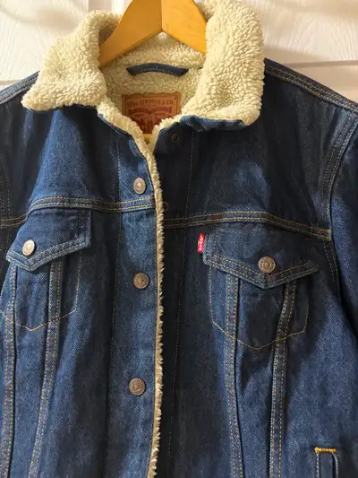 Levi’s Denim Sherpa Trucker Jean Jacket fits womens S/ M, View more