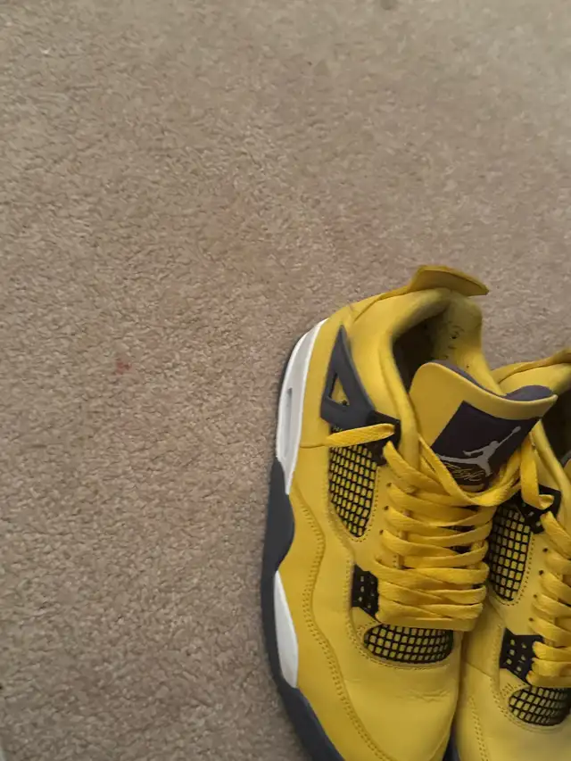 Jordan 4 retro lighting in Men's Shoes in Oakville / Halton Region - Image 3