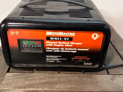 Chargeur de batterie d’auto de marque motomaster 12 volts