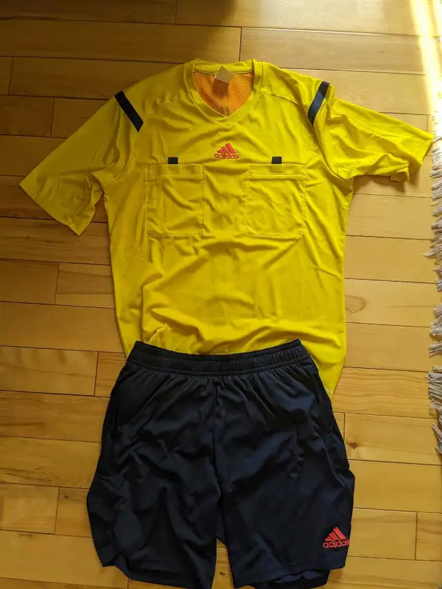 soccer ref jersey 525306579932293123