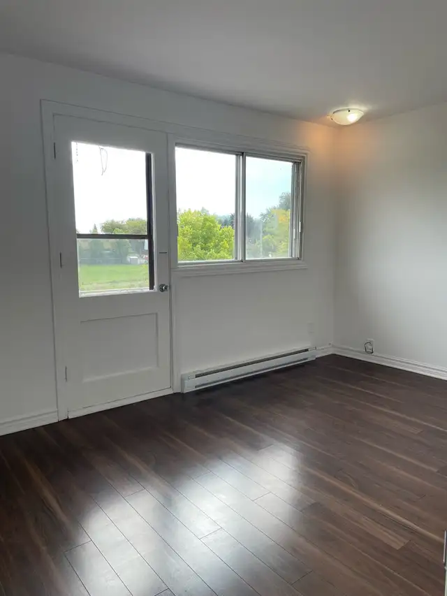 4 1/2 À LOUER, POINTE AUX TREMBLES, 1er AVRIL