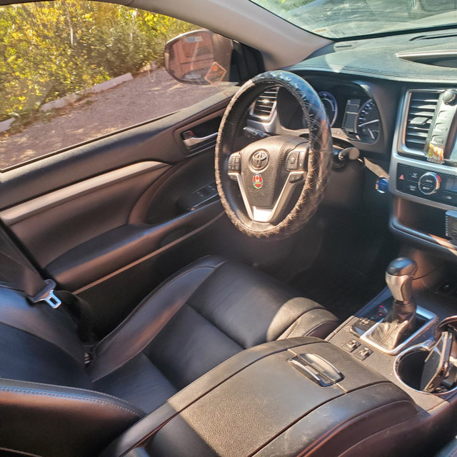 Toyota highlander 2018 in Cars & Trucks in City of Toronto - Image 4