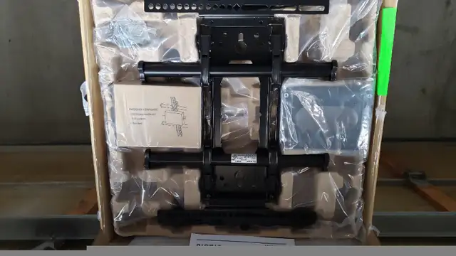 Chief STMS1U Tilt Wall Mount for 24 to 32 inch Displays in Video & TV Accessories in City of Toronto - Image 5