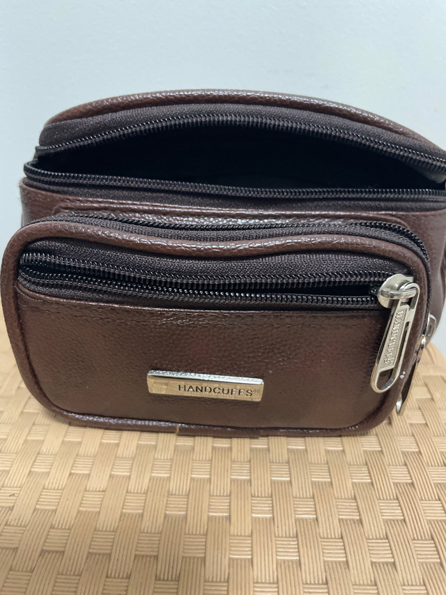Unisex Belt Bag with 4-Zipper Pockets in Garage Sales in Mississauga / Peel Region - Image 2