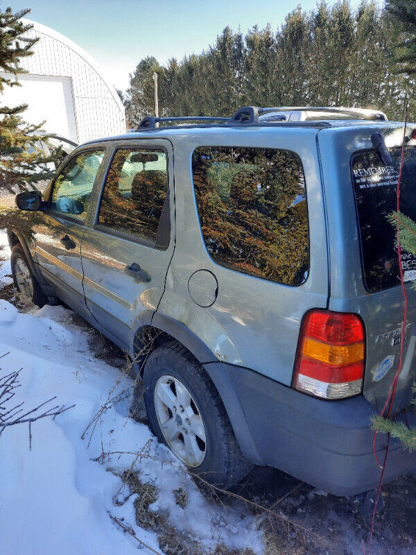 parting out 04 and 06 ford escapes in Auto Body Parts in Chatham-Kent