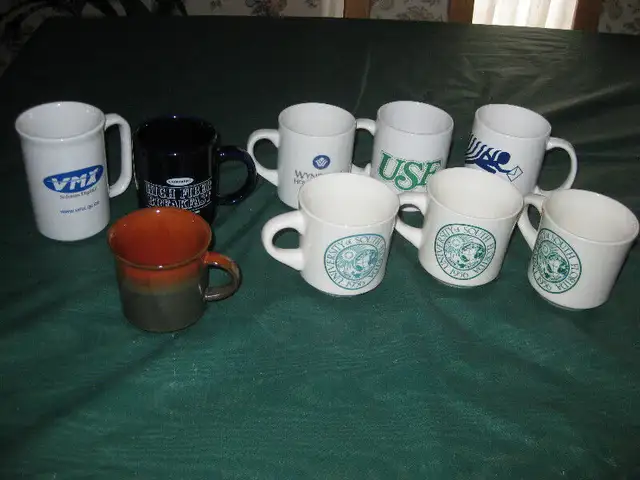 ARTICLES DE CUISINE - TASSES - MUGS - VERRES À VIN ET AUTRES in Arts & Collectibles in Laval / North Shore - Image 10