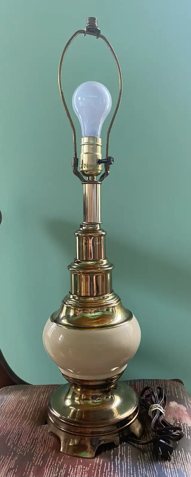Vintage Real Brass and Ceramic Table Lamp - Heavy (works) in Indoor Lighting & Fans in Oakville / Halton Region - Image 3