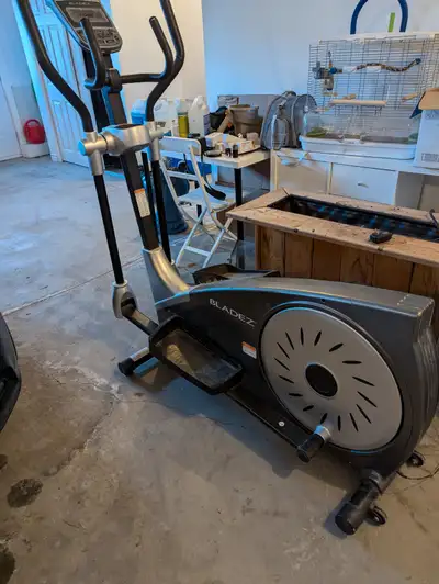 Elliptical Trainer E550, View more