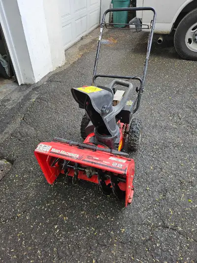 Petite souffleuse 5hp 22po Compact & Starter Elect. New carbu., View more